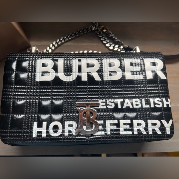 Burberry Small Horseferry Print
Quilted Lola Bag - Picture 4 of 14